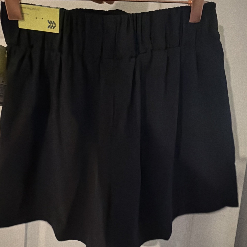 Women's Active Light High-Rise Wide Leg Shorts 3.5" - All In Motion Size Medium - Picture 12 of 12